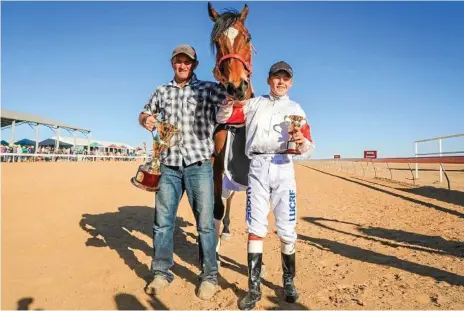  ?? Photo: Salty Dingo Media ?? BUSH CHAMPS: Trainer Bevan Johnson, Blue Jest, and apprentice Adin Thompson celebrate their 2018 Birdsville Cup win.