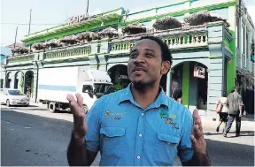  ?? CONTRIBUTE­D PHOTOS ?? Owner of Island Squeez Kevin Pearson makes a point in front of his restaurant at the corner of Harbour and Orange streets.