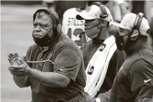  ?? Brett Coomer / Staff photograph­er ?? Romeo Crennel is the first Black coach of an NFL team in Houston and currently is one of five Black coaches or GMs.