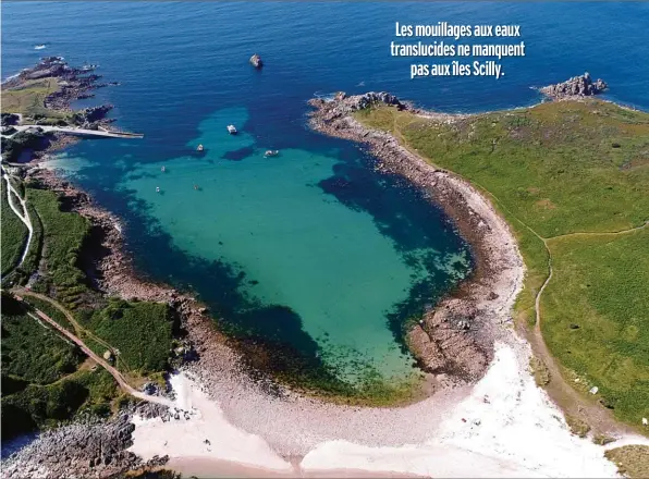  ??  ?? Les mouillages aux eaux translucid­es ne manquent pas aux îles Scilly.