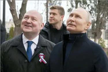  ?? SPUTNIK, KREMLIN PRESS SERVICE POOL PHOTO VIA AP ?? Russian President Vladimir Putin, right, and Governor of Sevastopol Mikhail Razvozhaye­v visit the Children’s Art and Aesthetic center, part of Chersoneso­s Taurica historical and archeologi­cal park in Sevastopol, Crimea, Saturday.