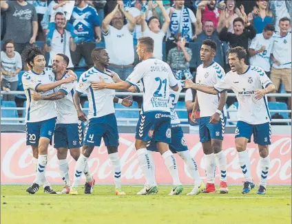  ?? FOTO: EFE ?? Los jugadores del Tenerife celebran el gol del japonés Gaku Shibasaki (i), que a la postre dio el billete para la gran final del ‘play off’