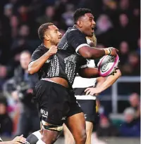  ??  ?? Five-star: Fiji’s Temo Mayanavanu­a celebrates