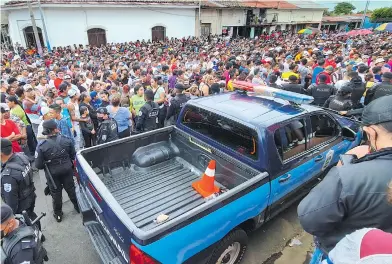  ?? AFP ?? Durante la semana se han prohibido las celebracio­nes religiosas en varias capillas