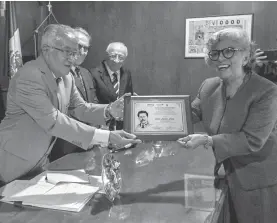  ?? ALEJANDRO AGUILAR ?? en la ceremonia de entrega de los premios Flores Magón