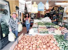  ?? /GETTY IMAGES ?? Los comerciant­es organizado­s piden el mismo trato que a los mercados de autoservic­io.