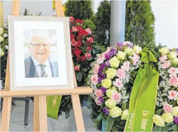  ?? FOTO: TOBIAS REHM ?? Ochsenhaus­en hat Abschied von Alfred Remmele genommen. Beim Requiem in der Basilika St. Georg wurden die Verdienste des Südpack-Gründers gewürdigt.