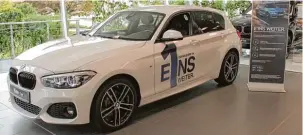  ??  ?? Der 1er BMW ist neu im BMW Autohaus Müller & Klöck erhältlich. Als Benziner mit 109 PS liegen seine Verbrauchs­werte bei schlanken 5,4 - 5,0 l/100 km; seine CO2-Emissionen bei 126,0 - 116,0 g/km.