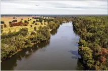  ?? HYOSUB SHIN / HYOSUB.SHIN@AJC.COM ?? Florida wants tighter irrigation controls on farmers along the Flint River; new water storage systems; and enforcemen­t of current efficiency standards in metro Atlanta.