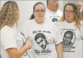  ?? Jeff HarPer / Metro Halifax ?? Catherine Johnson, middle, mother of murder victim Tylor McInnis, waits to enter a Dartmouth provincial courtroom on Wednesday.