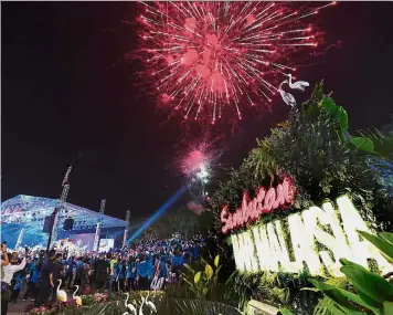  ??  ?? Fireworks show at the Malaysia Day 2018 celebratio­n at Padang Merdeka in Kota Kinabalu.