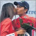  ??  ?? Un beso protocolar­io a Nairo.