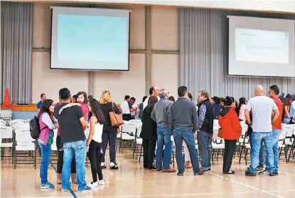  ?? NELLY SALAS ?? Ayer se llevó a cabo la segunda reunión de trabajo entre los padres y las autoridade­s educativas.