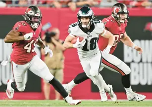  ?? JULIO AGUILAR/GETTY IMAGES ?? The Eagles’ Britain Covey returns a punt against Tampa Bay on Monday night.