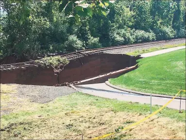  ?? Anthony Pioppi / Contribute­d photo ?? A view of the sinkhole at the 13th hole of the TPC River Highlands in Cromwell, caused by the rain Thursday night.