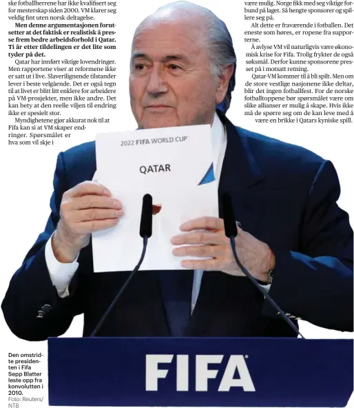  ?? Foto: Reuters/ NTB ?? Den omstridte presidente­n i Fifa Sepp Blatter leste opp fra konvolutte­n i 2010.