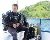  ?? DOUGLAS BRAUN/COURTESY ?? Rob Stewart is shown with a rebreather, which enables a diver to breathe his own air. The technique benefits underwater photograph­ers by eliminatin­g air bubbles that could scare off wildlife.