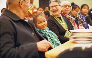  ?? Picture: ALAN BARBER ?? WELCOME: Ku Lay Paw, a Karen refugee, with Velma Oliver (right), at the community lunch for refugees who have recently moved to Geelong.