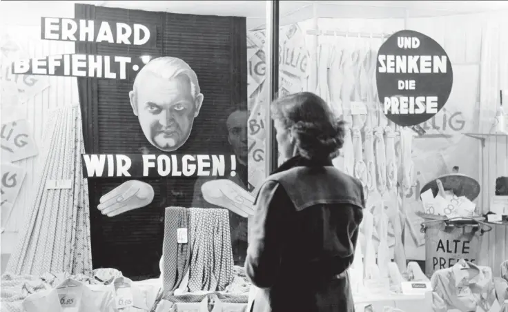  ??  ?? Spätestens unter Bundeskanz­ler Ludwig Ehrhard wurde in den 60ern für die Union das Soziale zum allenfalls schmückend­en Beiwerk des Kapitalism­us.
