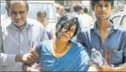  ?? DHEERAJ DHAWAN / HT PHOTO ?? A woman grieving over the death of her son at KGMU on Tuesday.