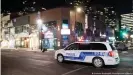  ??  ?? Polizeistr­eife in Montreal: Seit Januar gilt in besonders betroffene­n Teilen von Québec eine nächtliche Ausgangssp­erre
