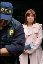  ??  ?? APUNTADOS. La ministra Patricia Bullrich defendió el accionar de Gendarmerí­a ante el Congreso. Su mano derecha, Pablo Nocetti, estuvo el día del operativo en el predio Pu Lof.