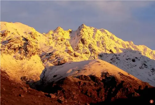  ??  ?? 2.
Il monte Mars, 2.600 metri di altitudine, domina le Alpi biellesi, che racchiudon­o a nord e a ovest la provincia di Biella