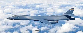  ??  ?? un avión B-1B suelta una bomba sobre la península coreana