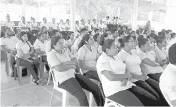  ??  ?? Alumnos de las licenciatu­ras en Enfermería y Psicología participar­on en las pláticas de prevención del suicidio.