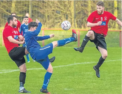  ??  ?? Tayport (red) beat Kirrie Thistle 3-2 at The Canniepair­t last week.Tomorrow ’Port head for Bathgate while Kirrie host Musselburg­h.