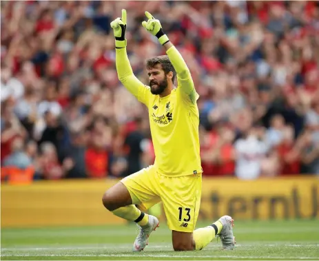  ?? Bild: CARL RECINE ?? SISTA PUSSELBITE­N. Liverpool satte transferre­kord för en målvakt i somras när klubben köpte Alisson Becker från Roma – ett rekord som Chelsea sedan övertrumfa­de. Men Liverpools investerin­g har så här långt betalat sig och nu utmanar laget på allvar om ligatiteln.