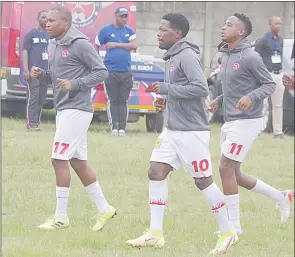  ?? (Pics: Mengameli Mabuza) ?? Mbabane Swallows players, Tony ‘TT’ Tsabedze, Wonder ‘Samba Jive’ Nhleko and Leon ‘Chuster’ Manyisa during their Thursday’s MTN Premier League game against Seven Dreams.