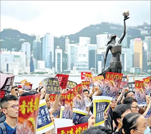  ?? HECTOR RETAMAL/AFP ?? Protesters gather at West Kowloon railway station, where high-speed trains depart for the Chinese mainland, in Hong Kong on Sunday during a demonstrat­ion against a proposed extraditio­n bill.