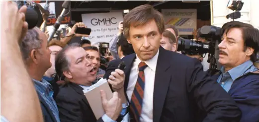  ?? COLUMBIA PICTURES ?? Sen. Gary Hart (Hugh Jackman) is in the center of a media storm during the 1988 presidenti­al election in “The Front Runner.”