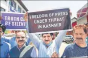  ?? WASEEM ANDRABI/HT ?? Journalist­s hold placards during a protest outside the press enclave in Srinagar on Monday.
