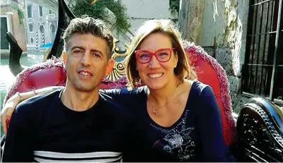  ??  ?? Gianluca Carotti, 47 anni, e Elisa Del Vicario, 40, morti in un incidente stradale a Porto Recanati: feriti gravemente i figli di 10 e 8 anni