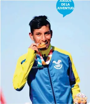  ?? (Foto: Ministerio del Deporte) ?? ALEGRÍA. Óscar Patín muerde la medalla ganada en Argentina.