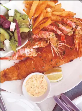  ?? PICTURES: DI CAELERS ?? The hake and prawns combo at R159 is a plateful of deliciousn­ess.