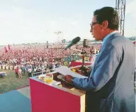  ?? Fotogramma ?? Quando c’era lui Enrico Berlinguer nel 1983