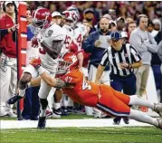  ?? BUTCH DILL / ASSOCIATED PRESS ?? Alabama wide receiver Calvin Ridley (left) is tackled by Clemson linebacker James Skalski during the Crimson Tide’s Sugar Bowl victory.