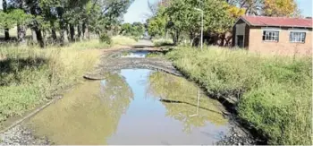  ?? Picture: ABONGILE SOLUNDWANA ?? WATER WASTED: A large pool of water from a water leak which is alleged to have existed at the army base in Komani for more than five years