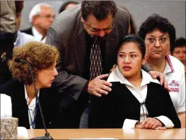  ?? LAURA SKELDING / AMERICAN-STATESMAN ?? Rosa Jimenez’s attorney, Leonard Martinez, talks to her along with Catherine Haenni (left) and interpreto­r Maria Celeste Costley on Aug. 31, 2005, after the jury came back with a guilty verdict in her murder trial.