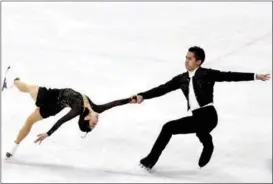  ?? ZHANG WEI / CHINA DAILY ?? Sui Wenjing and Han Cong perform during the figure skating pair skating short program at Capital Indoor Stadium in Beijing, Feb 18.