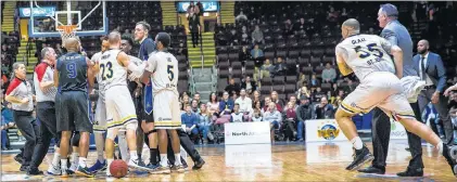  ?? ST. JOHN’S EDGE PHOTO/JEFF PARSONS ?? St. John’s Edge power forward Grandy Glaze (55) races onto the floor past head coach Jeff Dunlap after Edge guard Carl English (23) was tripped up during Saturday’s NBL Canada game against the London Lightning at Mile One Centre. Glaze has been...