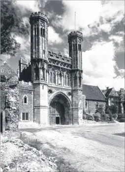  ??  ?? Findon Gate, in the immediate aftermath of the Blitz on June 1, 1942, and shortly after its restoratio­n and repair, in June 1948