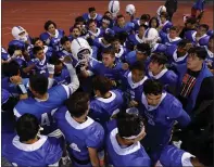  ?? NHAT V. MEYER — STAFF PHOTOGRAPH­ER ?? The Gilroy junior varsity football team huddles during the home game against San Benito-hollister. With the varsity season at Gilroy canceled, varsity players joined the JV team for the game.