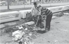  ??  ?? Members of Kong’s clean-up party fill up the plastic bags with rubbish.