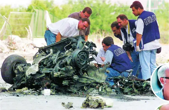  ?? EFE ?? Así quedó el coche bomba utilizado en el atentado. A la dcha. Sagarzazu y «Mikel Antza»