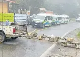  ?? CORTESÍA: POBLADORES ?? Bloqueo carretero se mantuvo en el transcurso de la noche y ya se retiró