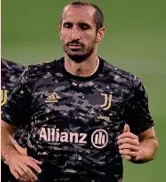  ?? ?? Dialoghi pericolosi Giorgio Chiellini, 38 anni, ha lasciato la Juventus alla fine della stagione scorsa: compare in molte intercetta­zioni relative al
“filone stipendi”